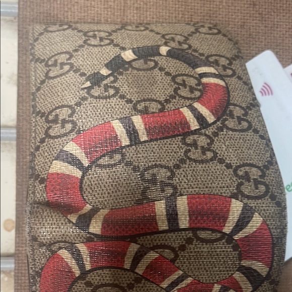 Gucci wallet that was a gift from previous relationship. No box - Picture 2 of 3